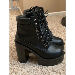 GORGEOUS PLATFORM BOOTIES